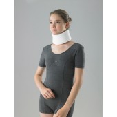 תומך ומקבע צוואר לאחר תאונה או מתיחה בצוואר